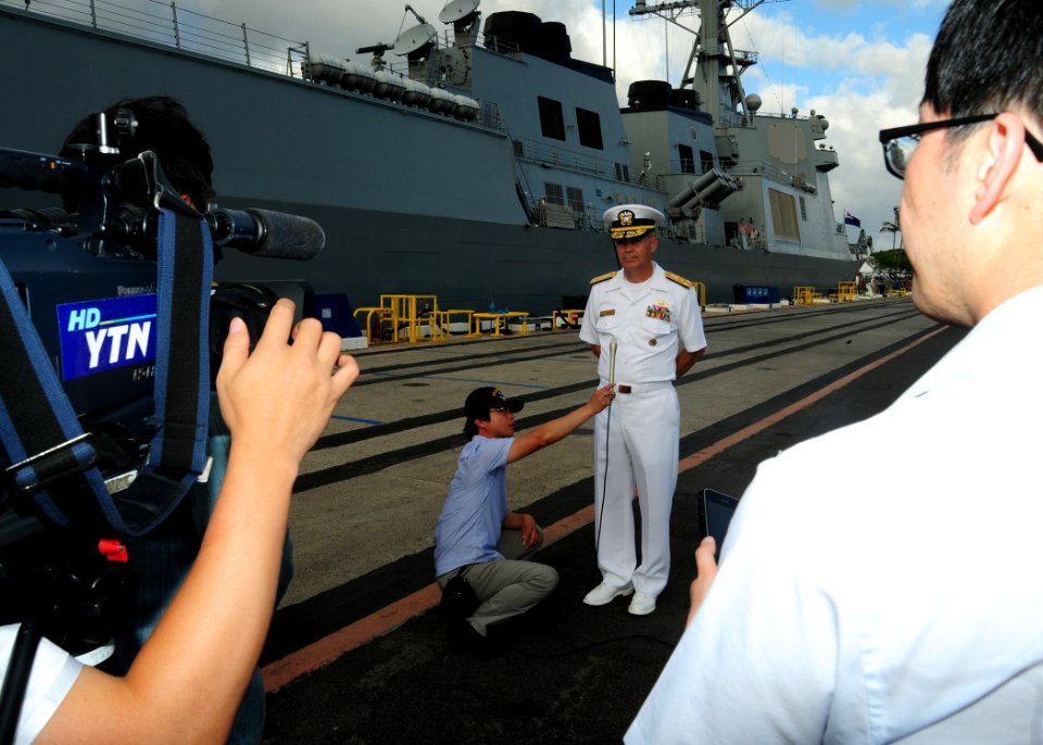 US Navy 100703-N-3570S-013 Vice Adm. Richard W. Hunt explains the purpose and importance of Rim of the Pacific (RIMPAC) 2010 exercises to the Korean media