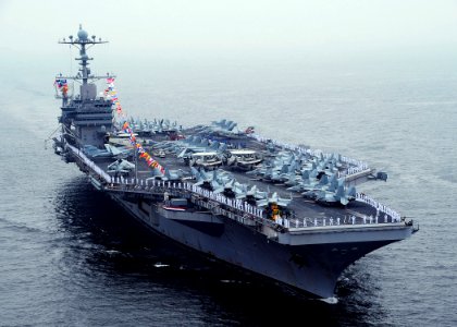 US Navy 100703-N-6720T-001 Sailors man the rails aboard the aircraft carrier USS George Washington (CVN 73) as the ship pulls into port