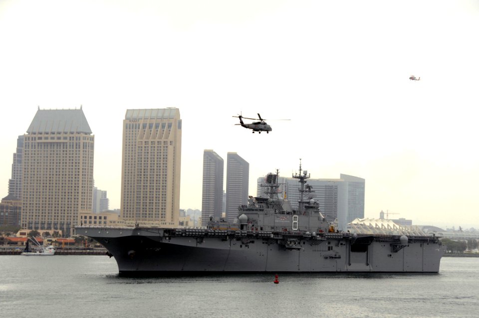 US Navy 100630-N-2918M-009 The Wasp-class amphibious assault ship USS Makin Island (LHD 8) transits through the San Diego Bay Harbor to the Pacific Ocean