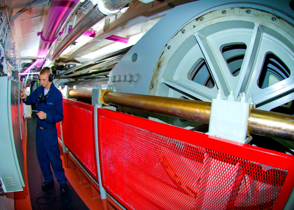 US Navy 100702-N-6720T-017 Machinist's Mate Fireman Aaron Gibson, from Carrollton, Ga