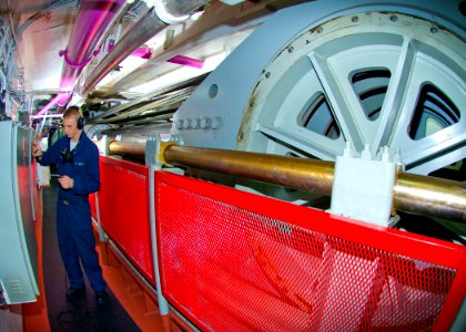 US Navy 100702-N-6720T-017 Machinist's Mate Fireman Aaron Gibson, from Carrollton, Ga
