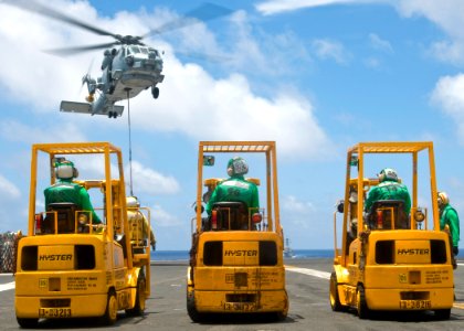 US Navy 100630-N-4830B-046 Supply department Sailors stand by to unload supplies delivered aboard the aircraft carrier USS George Washington (CVN 73)