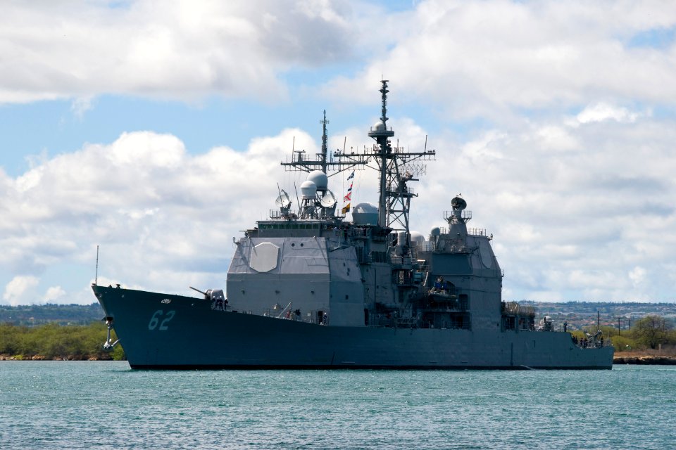 US Navy 100706-N-6674H-009 The Ticonderoga-class guided-missile cruiser USS Chancellorsville (CG 62) departs Joint Base Pearl Harbor-Hickam