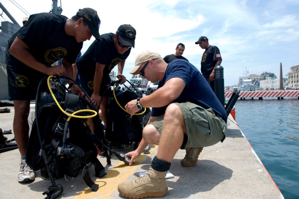 US Navy 100706-N-1134L-061 Navy Diver 1st Class Shawn Cooley, assigned to Company 2-6 of Mobile Diving and Salvage Unit (MDSU) 2, sets up dive gear with Mexican navy divers