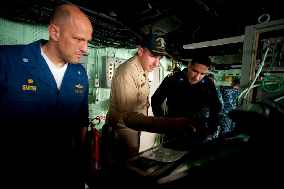 US Navy 100701-N-5319A-048 Cmdr. Jeffrey Oakey gives a tour of the ship's bridge to Cmdr. Scott Smith and Capt. Brian Nickerson