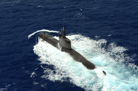 US Navy 100706-N-9500T-534 ROKS Lee Eokgi (SS 071) transits on the surface after departing Pearl Harbor to participate in Rim of the Pacific (RIMPAC) 2010 exercises