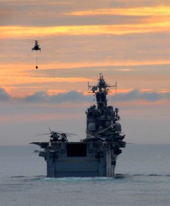 US Navy 100706-N-7948R-099 A CH-46 Seaknight helicopter practices vertical replenishments as it approaches the flight deck of the amphibious assault ship USS Peleliu (LHA 5)