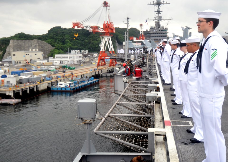 US Navy 100709-N-2013O-007 Sailors man the rails aboard USS George Washington (CVN 73)