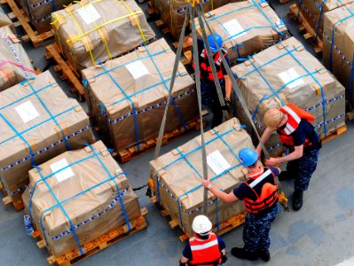US Navy 100707-N-6410J-143 Sailors assigned to the Military Sealift Command hospital ship USNS Mercy (T-AH 19) secure a pallet of medical supplies to a crane lift