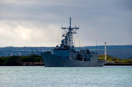 US Navy 100706-N-6674H-013 The guided-missile frigate USS McClusky (FFG 41) departs Joint Base Pearl Harbor-Hickam to participate in Rim of the Pacific (RIMPAC) 2010 exercises