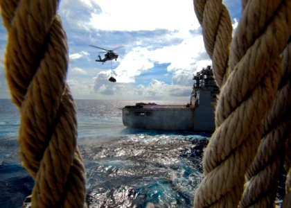 US Navy 100711-N-4044H-462 Helicopter conducts vertrep aboard USNS Richard E. Byrd