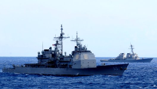US Navy 100711-N-7498L-364 USS Chosin (CG 65), left, and USS Benfold (DDG 65) participate in a surface-to-air missile exercise off the coast of Hawaii as part of Rim of the Pacific (RIMPAC) 2010 exercises