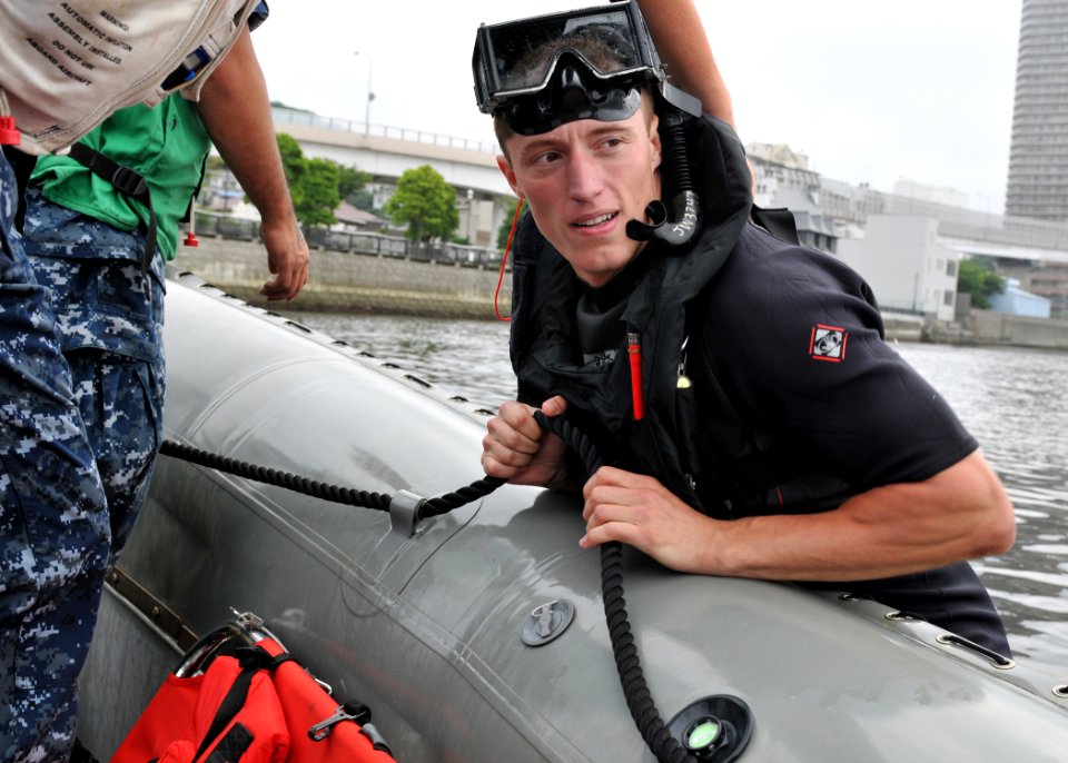 US Navy 100713-N-8113T-243 Sailor participates in a search and rescue drill aboard USS Lassen