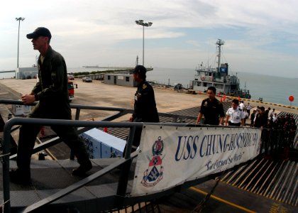 US Navy 100709-N-0995C-002 U.S. and Republic of Singapore Sailors and Airmen cross the brow of USS Chung-Hoon (DDG 93)