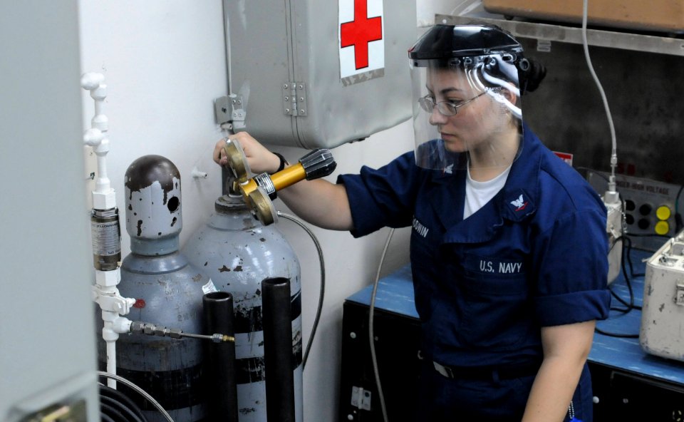 US Navy 100714-N-3852A-118 Hull Systems Technician monitors nitrogen tank