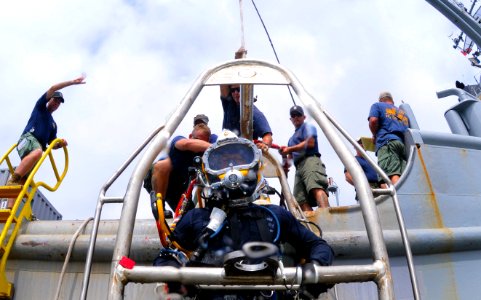 US Navy 100713-N-9769P-132 Navy Divers are lowered from the Military Sealift Command fleet ocean tug USNS Apache (T-ATF 172)