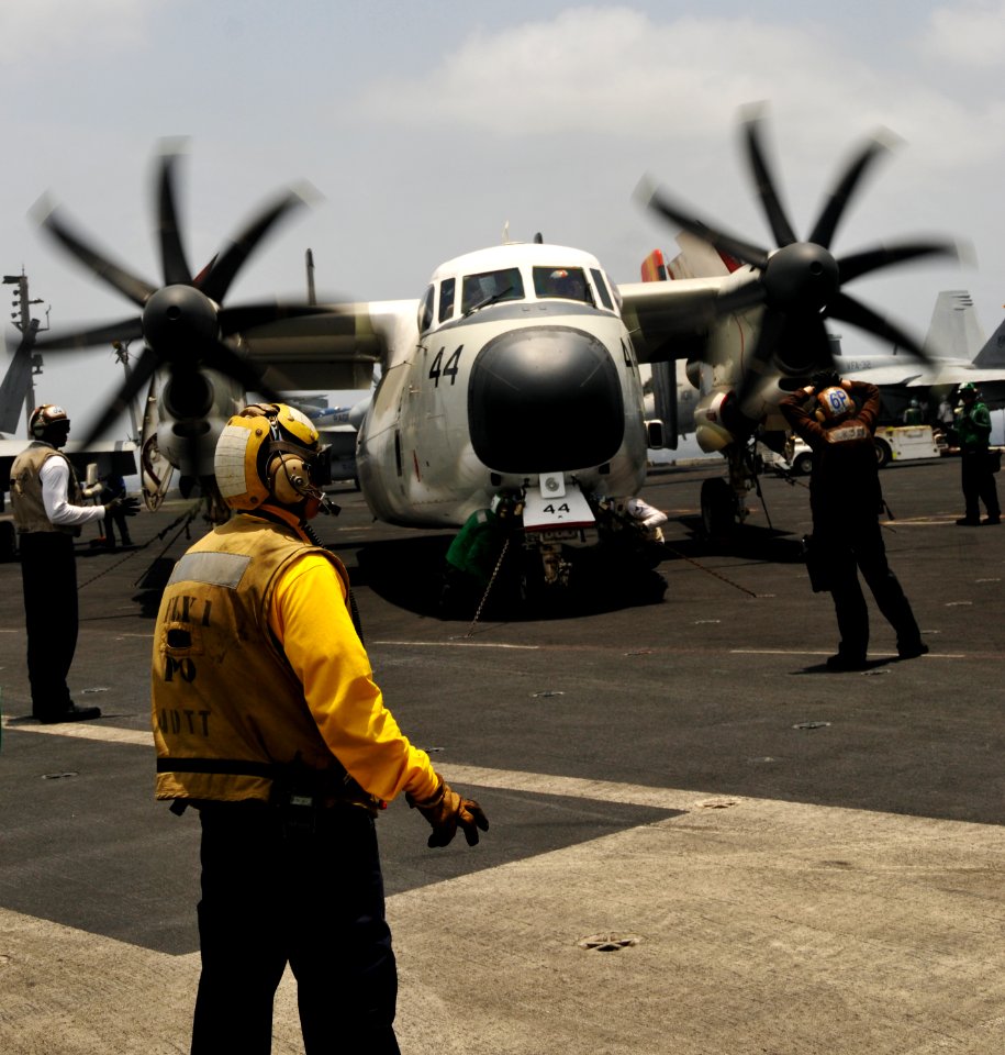 US Navy 100710-N-6362C-195 Fleet Logistics Support Squadron 40 aids USS Harry S. Truman