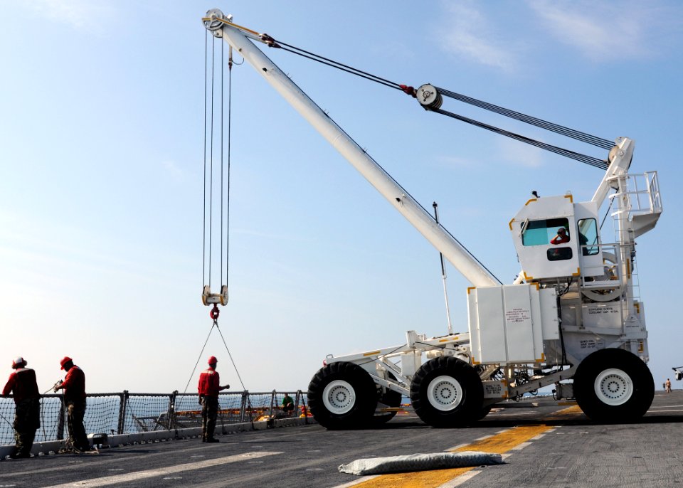 US Navy 100712-N-2908M-002 Crash and salvage team stores loading ramp