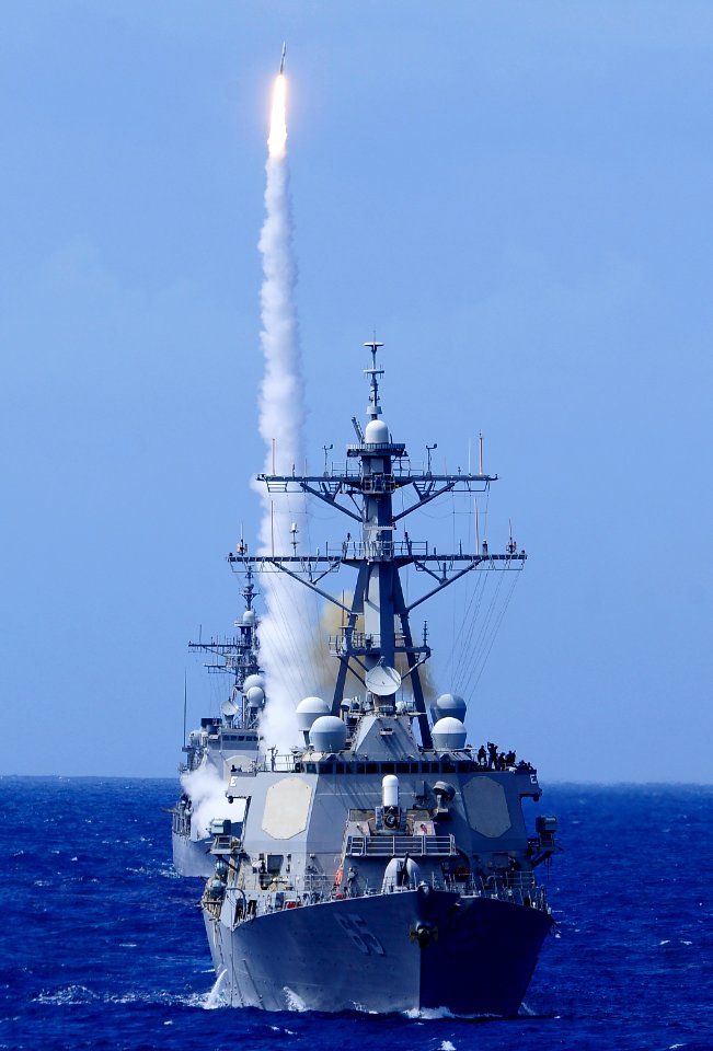 US Navy 100711-N-7498L-450 USS Benfold (DDG 65) maneuvers ahead of USS Chosin (CG 65) as it fires a surface-to-air missile off the coast of Hawaii during Rim of the Pacific (RIMPAC) 2010 exercises