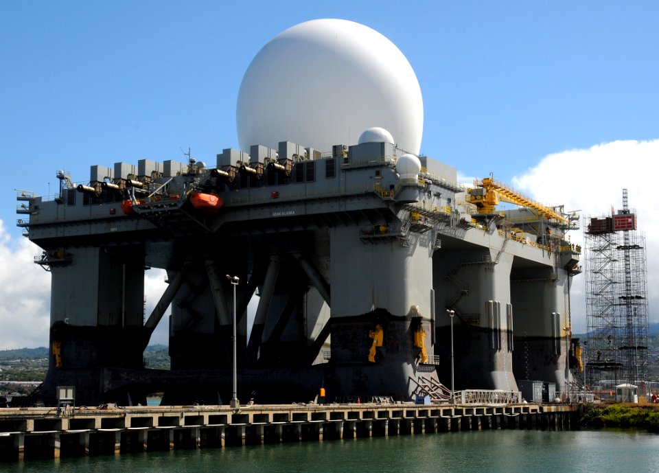 US Navy 100714-N-3666S-008 Radar arrives at Ford Island