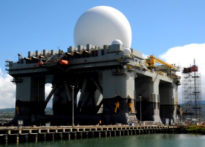 US Navy 100714-N-3666S-008 Radar arrives at Ford Island