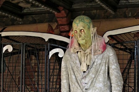 Spooky creepy ride
