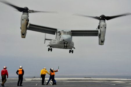 USMC MV-22B 140613 DDH-181 photo