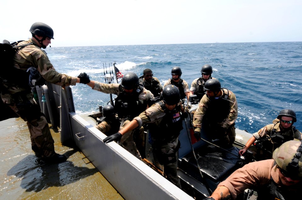 US Navy 100721-N-3154P-036 Members of the visit, board, search and seizure team assigned to the amphibious transport dock USS Ponce (LPD 15)