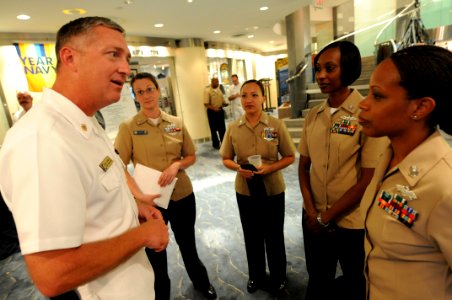 US Navy 100720-N-9818V-277 Fleet Master Chief Tom Howard, U.S. Fleet Forces, speaks with the 2009 Sailors of the Year