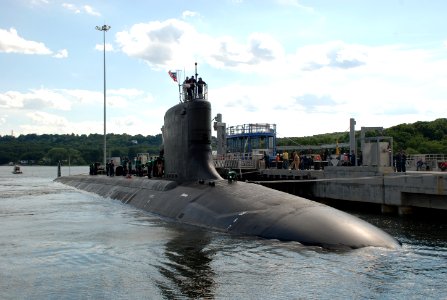 US Navy 100722-N-3090M-436 The Virginia-class submarine Pre-Commissioning Unit (PCU) Missouri (SSN 780) moors at Naval Submarine Base New London for the first time. Missouri will be commissioned at the base July 31 photo