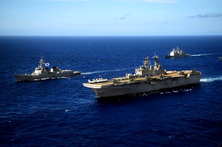 US Navy 100724-N-9500T-316 The Republic of Korea Navy destroyer Sejong the Great (DDGH 991), left, is underway in formation with the amphibious assault ship USS Bonhomme Richard (LHD 6)