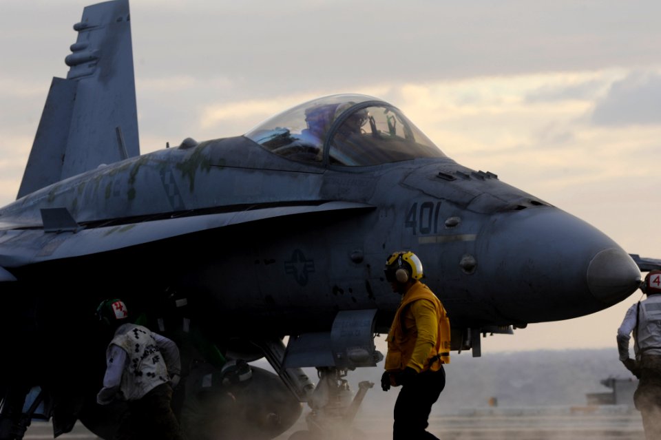 USMC F-A-18C 270612 CVN68