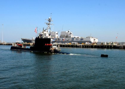 US Navy 100722-N-7705S-027 The Peruvian navy submarine BAP Angamos (SS-31) arrives at Naval Station Norfolk for a scheduled port visit photo