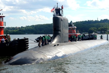 US Navy 100722-N-8467N-003 The Virginia-class attack submarine Pre-Commissioning Unit (PCU) Missouri (SSN 780) pulls into Naval Submarine Base New London. Missouri will be commissioned during a ceremony July 31 photo