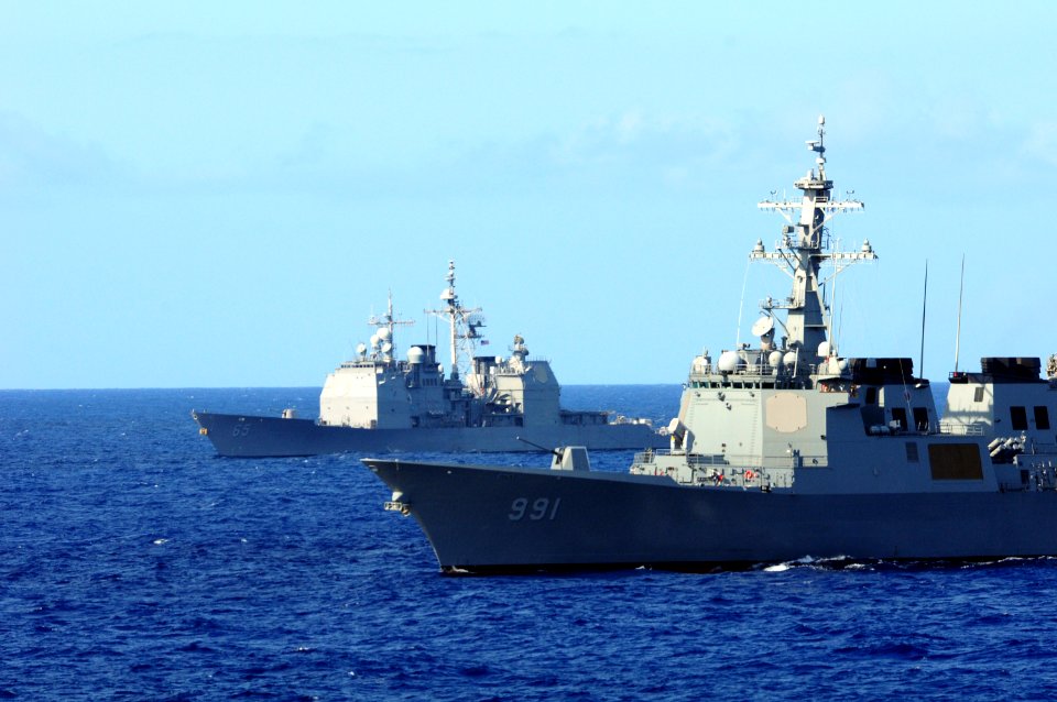 US Navy 100724-N-3659B-062 The Republic of Korea Navy King Sejong the Great-class guided-missile destroyer ROKS Sejong the Great (DDG 991) and the Ticonderoga-class guided-missile cruiser USS Chosin (CG 65)