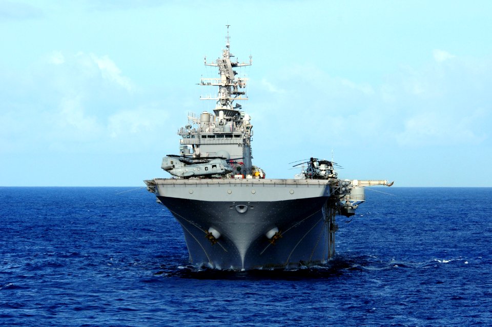 US Navy 100724-N-3659B-012 The Wasp-class amphibious assault ship USS Bonhomme Richard (LHD 6) transits the Pacific Ocean during Rim of the Pacific (RIMPAC) exercise 2010