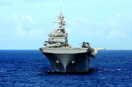 US Navy 100724-N-3659B-012 The Wasp-class amphibious assault ship USS Bonhomme Richard (LHD 6) transits the Pacific Ocean during Rim of the Pacific (RIMPAC) exercise 2010
