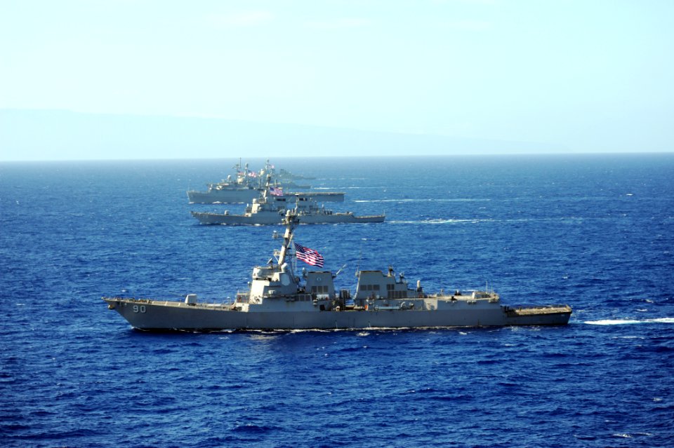 US Navy 100724-N-9500T-102 The Arleigh Burke-class guised-missile destroyers USS Chafee (DDG 90) and USS Hopper (DDG 70) are underway in formation with other U.S. Navy ships during Rim of the Pacific (RIMPAC) 2010