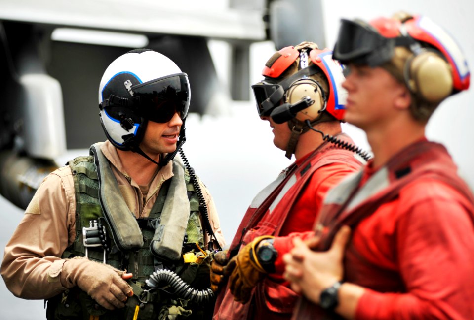 US Navy 100725-N-6003P-104 Cmdr. Chad Vincelette, executive officer of the Swordsmen of Strike Fighter Squadron (VFA) 32