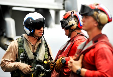 US Navy 100725-N-6003P-104 Cmdr. Chad Vincelette, executive officer of the Swordsmen of Strike Fighter Squadron (VFA) 32