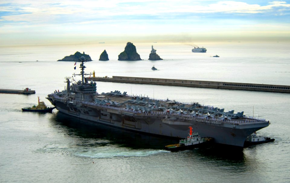 US Navy 100725-N-6720T-072 The aircraft carrier USS George Washington (CVN 73) departs Busan, Republic of Korea