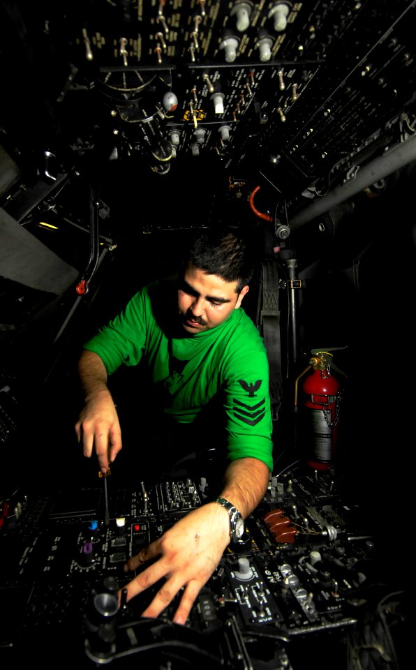 US Navy 100725-N-4135M-130 Aviation Electrician's Mate 1st Class Jose Hernandez, assigned to the Dusty Dogs of Helicopter Anti-Submarine Squadron (HS) 7