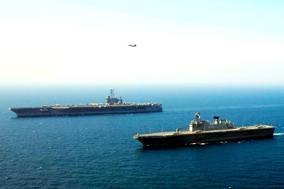 US Navy 100727-N-6720T-064 The Republic of Korea Navy amphibious landing ship ROKS Dokdo (LPH 6111) and the aircraft carrier USS George Washington (CVN 73) transit the Sea of Japan