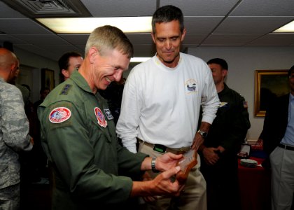 US Navy 100728-N-7191M-080 Capt. David A. Lausman presents Lt. Gen. Jeffrey Remington with a gift during his visit aboard George Washington