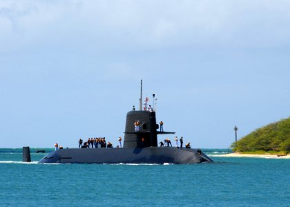 US Navy 100730-N-8539M-192 The Japan Maritime Self-Defense Force (JMSDF) Oyashio-class submarine JS Mochisio (SS 600) returns to Joint Base Pearl Harbor-Hickam after participating in Rim of the Pacific (RIMPAC) 2010 exercises
