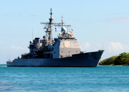 US Navy 100730-N-6854D-123 The Ticonderoga-class guided-missile cruiser USS Chosin (CG 65) returns to Joint Base Pearl Harbor-Hickam after participating in Rim of the Pacific (RIMPAC) 2010 exercises