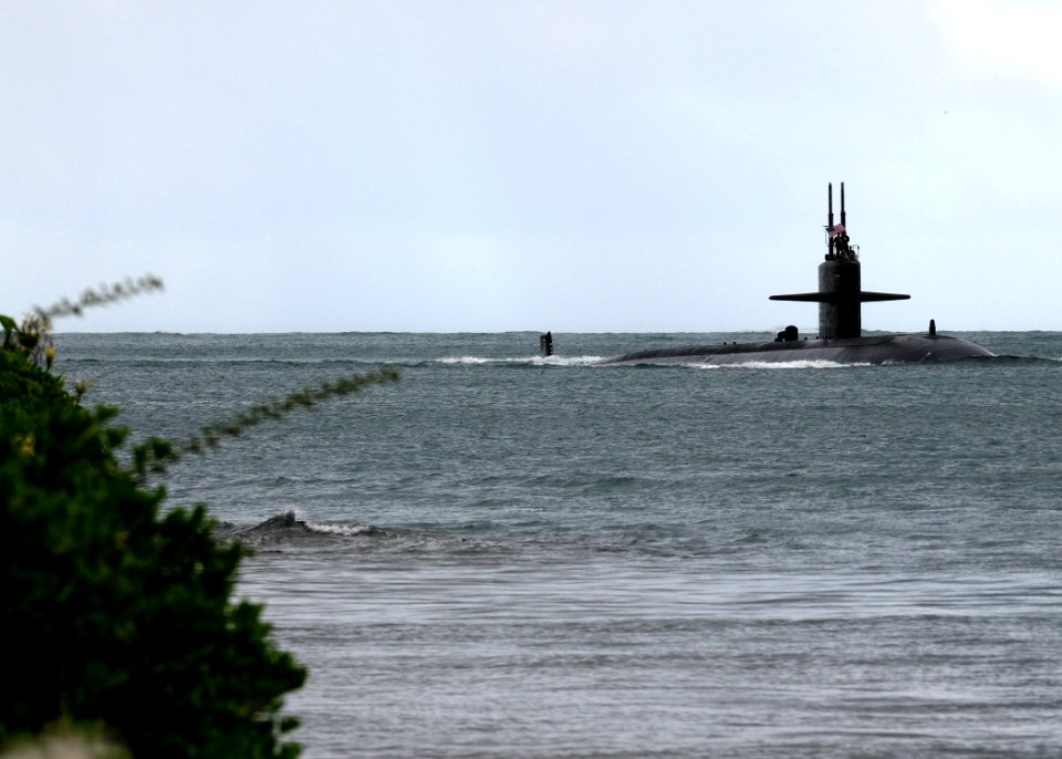 US Navy 100730-N-8539M-950 The Los Angeles-class fast-attack submarine USS Bremerton (SSN 698) returns to Joint Base Pearl Harbor-Hickam after participating in Rim of the Pacific (RIMPAC) 2010 exercises