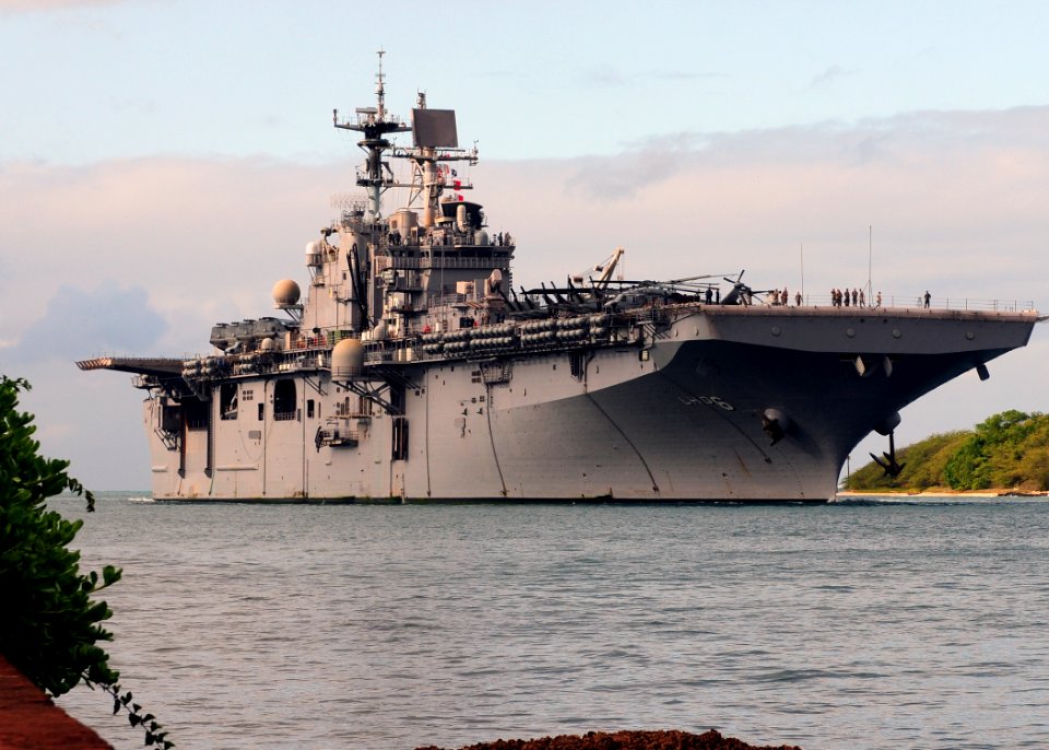 US Navy 100731-N-6854D-067 The Wasp-class amphibious assault ship USS Bonhomme Richard (LHD 6) returns to Joint Base Pearl Harbor-Hickam after participating in Rim of the Pacific (RIMPAC) 2010 exercises