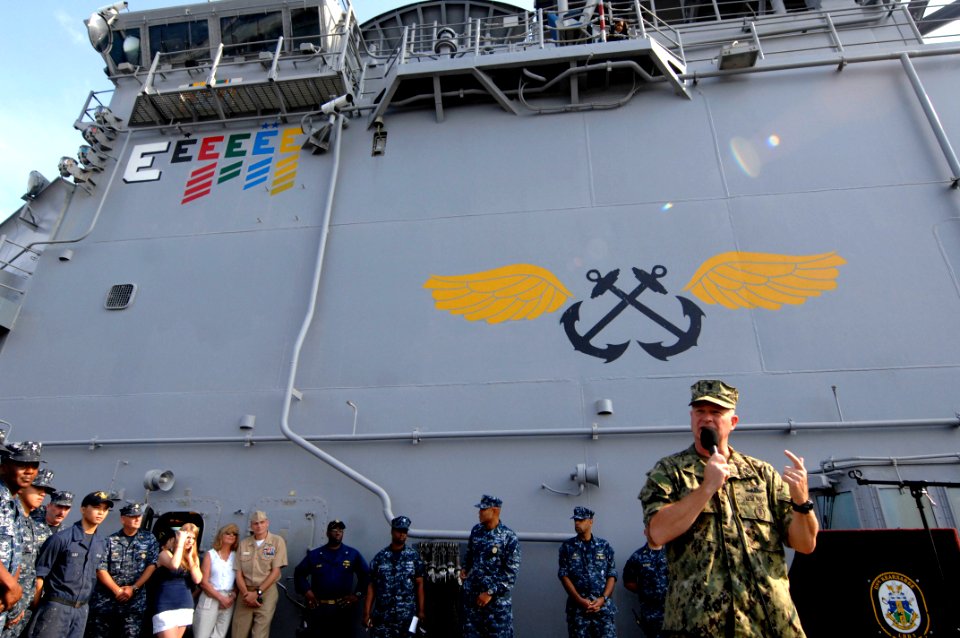 US Navy 100805-N-9818V-246 Master Chief Petty Officer of the Navy (MCPON) Rick West holds an all-hands call aboard the amphibious assault ship USS Kearsarge (LHD 3) during his visit to Naval Station Norfolk