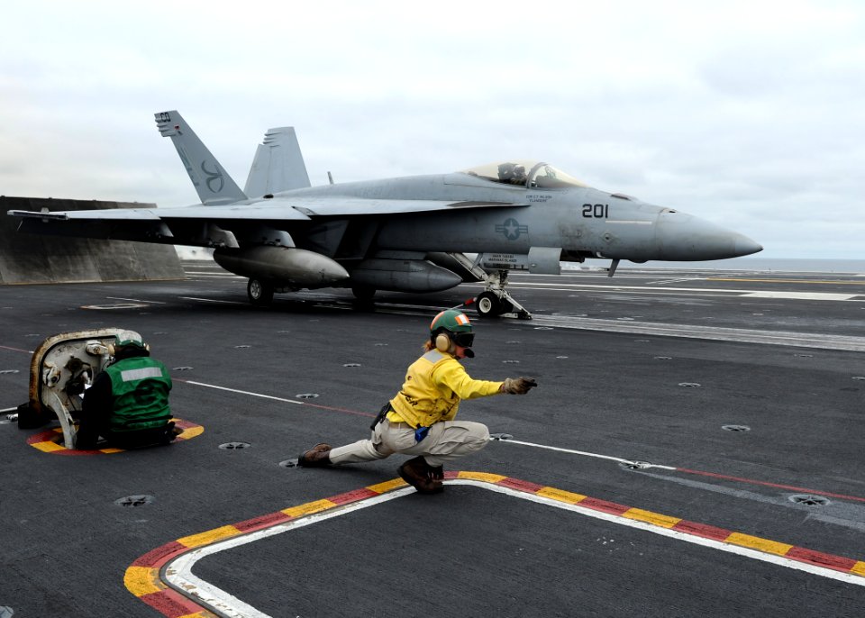 US Navy 100807-N-2821G-556 An F-A-18E Super Hornet is catapulted off the flight deck of USS Abraham Lincoln (CVN 72)